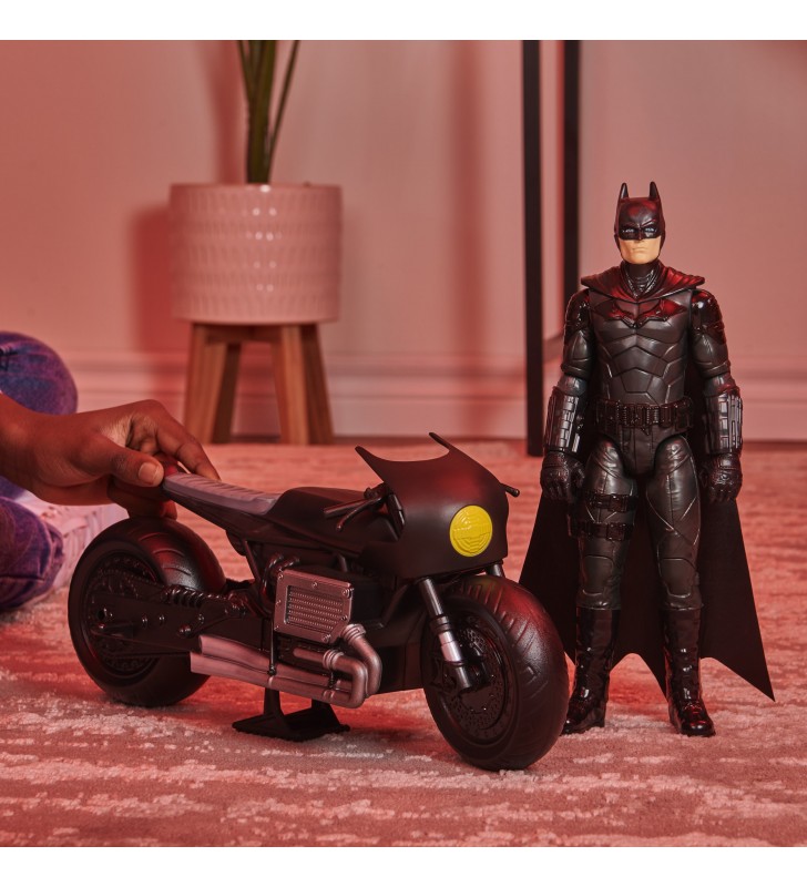 DC Comics Confezione con Batman e Batcycle, oggetto da collezione del film The Batman, giocattoli per bambini e bambine dai 4