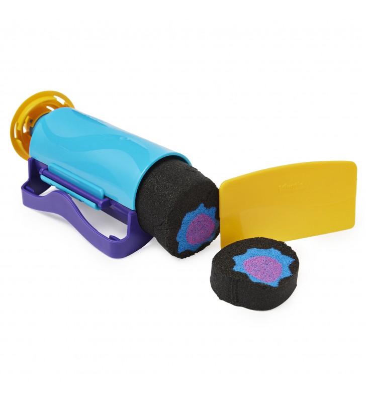 Kinetic Sand , Set Slice N’ Surprise con 380 g di sabbia nera, rosa e blu e 7 accessori, giocattolo per bambini dai 3 anni in su